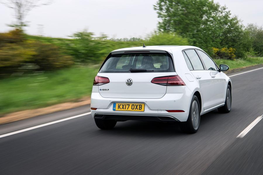  Volkswagen e-Golf 2017 года  (UK) (фото 17 из 28)